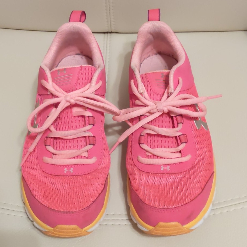 Ladies/Kids Under Armour tennis shoes